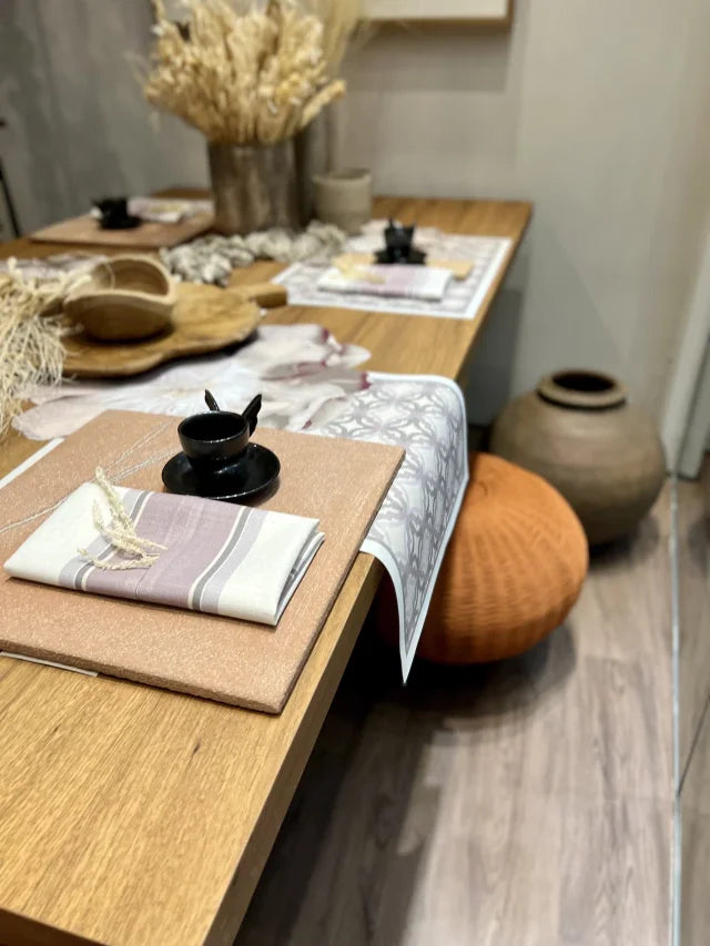 JOGO AMERICANO RETANGULAR DE TECIDO IMPERMEÁVEL - ESTAMPA MARROQUINA CINZA