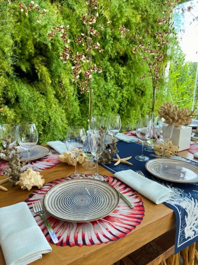 CAMINHO DE MESA AZUL DE TECIDO IMPERMEÁVEL - ESTAMPA FAMÍLIA EL MAR