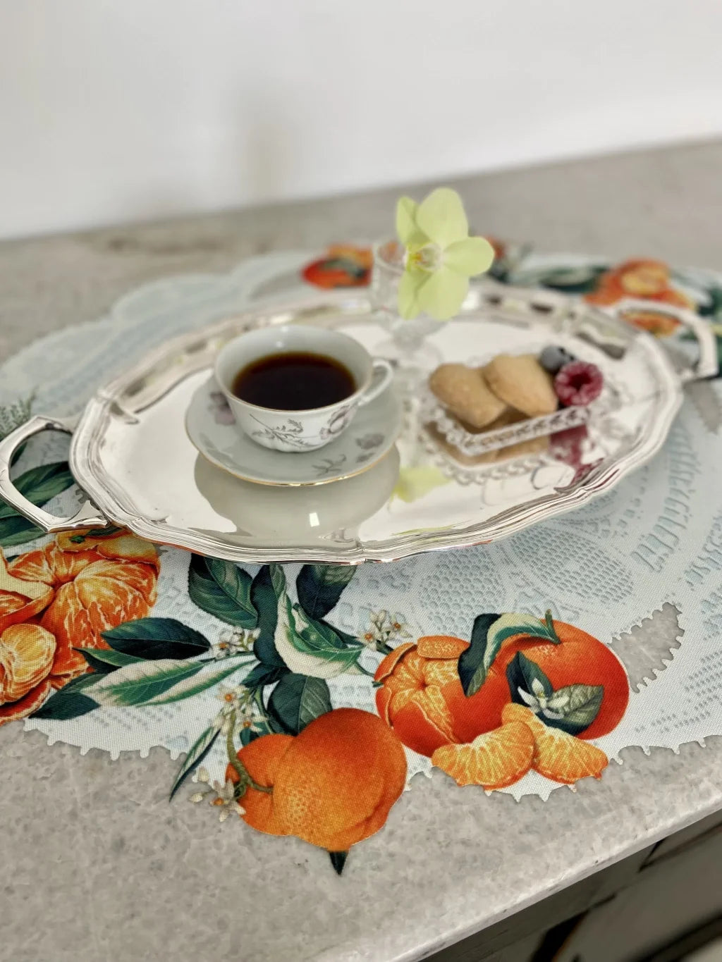 JOGO AMERICANO OVAL DE TECIDO IMPERMEÁVEL - ESTAMPA RENDA RENASCENÇA