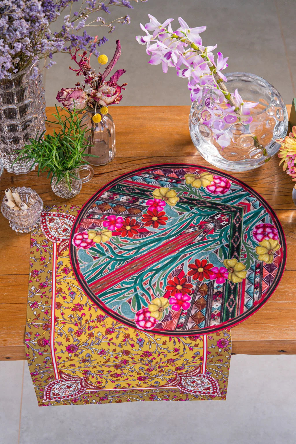 JOGO AMERICANO REDONDO DE TECIDO IMPERMEÁVEL - ESTAMPA FLORAL VERMELHA