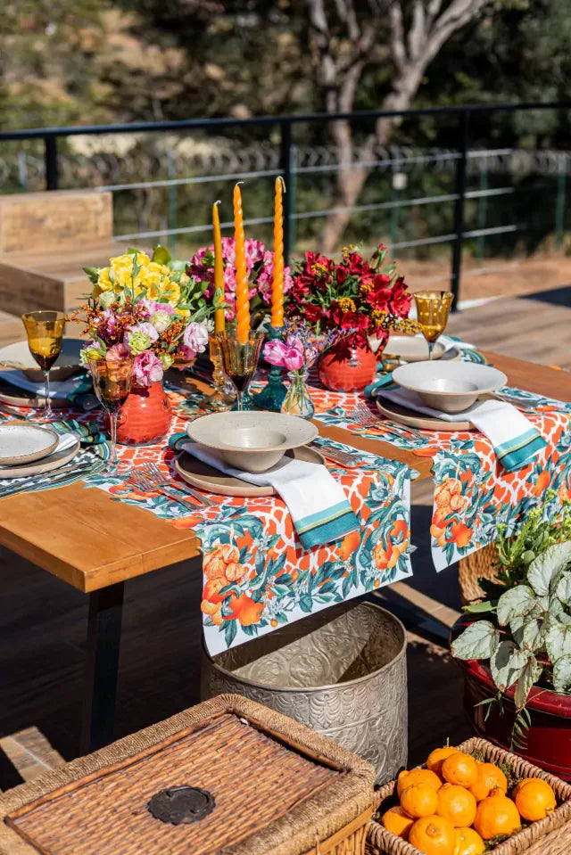 CAMINHO DE MESA LARANJA DE TECIDO IMPERMEÁVEL - ESTAMPA MARROQUINA FAMÍLIA LA MANDARINA