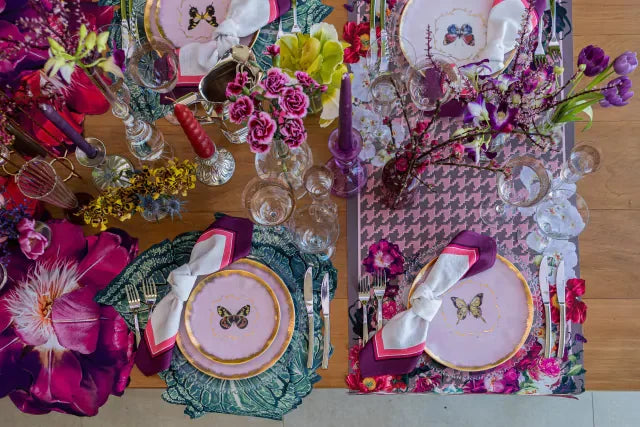 CAMINHO DE MESA ROSA DE TECIDO IMPERMEÁVEL - ESTAMPA PIED DE POULE FAMÍLIA LA VIDA