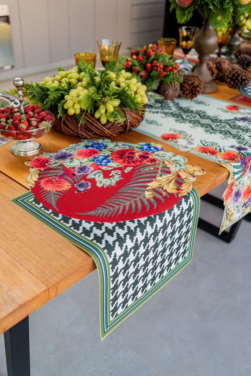 JOGO AMERICANO REDONDO DE TECIDO IMPERMEÁVEL - ESTAMPA LISO VERMELHA LA GLORIA