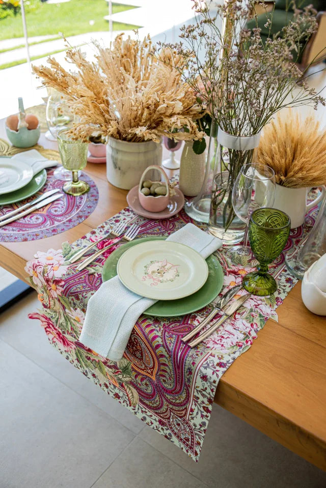 CAMINHO DE MESA VERDE MENTA DE TECIDO IMPERMEÁVEL - ESTAMPA CASHMERE FAMÍLIA EL JARDÍN DE PALOMA