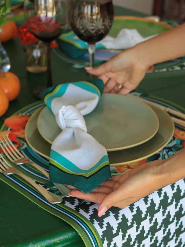 GUARDANAPO DE TECIDO EM LINHO VERDE COM TOQUE MACIO - FAMÍLIA LA MANDARINA