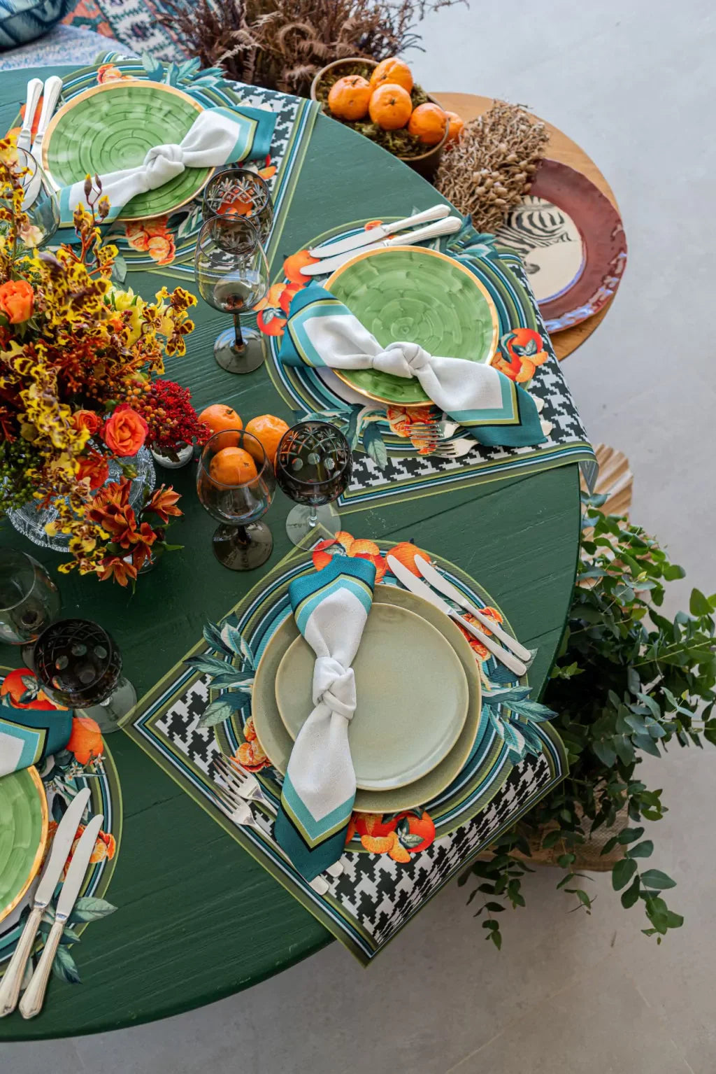 JOGO AMERICANO REDONDO DE TECIDO IMPERMEÁVEL - ESTAMPA LISA MANDARINA