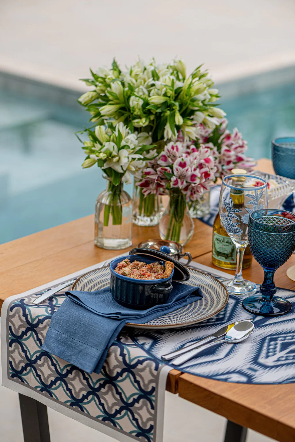 JOGO AMERICANO REDONDO DE TECIDO IMPERMEÁVEL - ESTAMPA IKAT AZUL