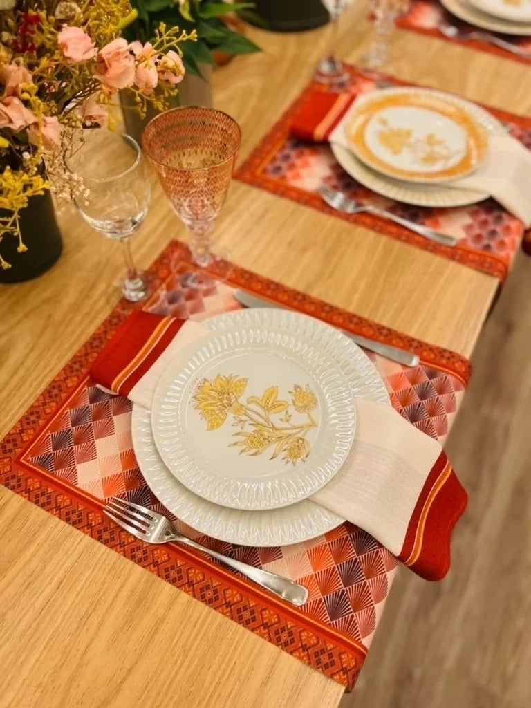 JOGO AMERICANO RETANGULAR DE TECIDO IMPERMEÁVEL - ESTAMPA ORIENTAL VERMELHA LA GLORIA