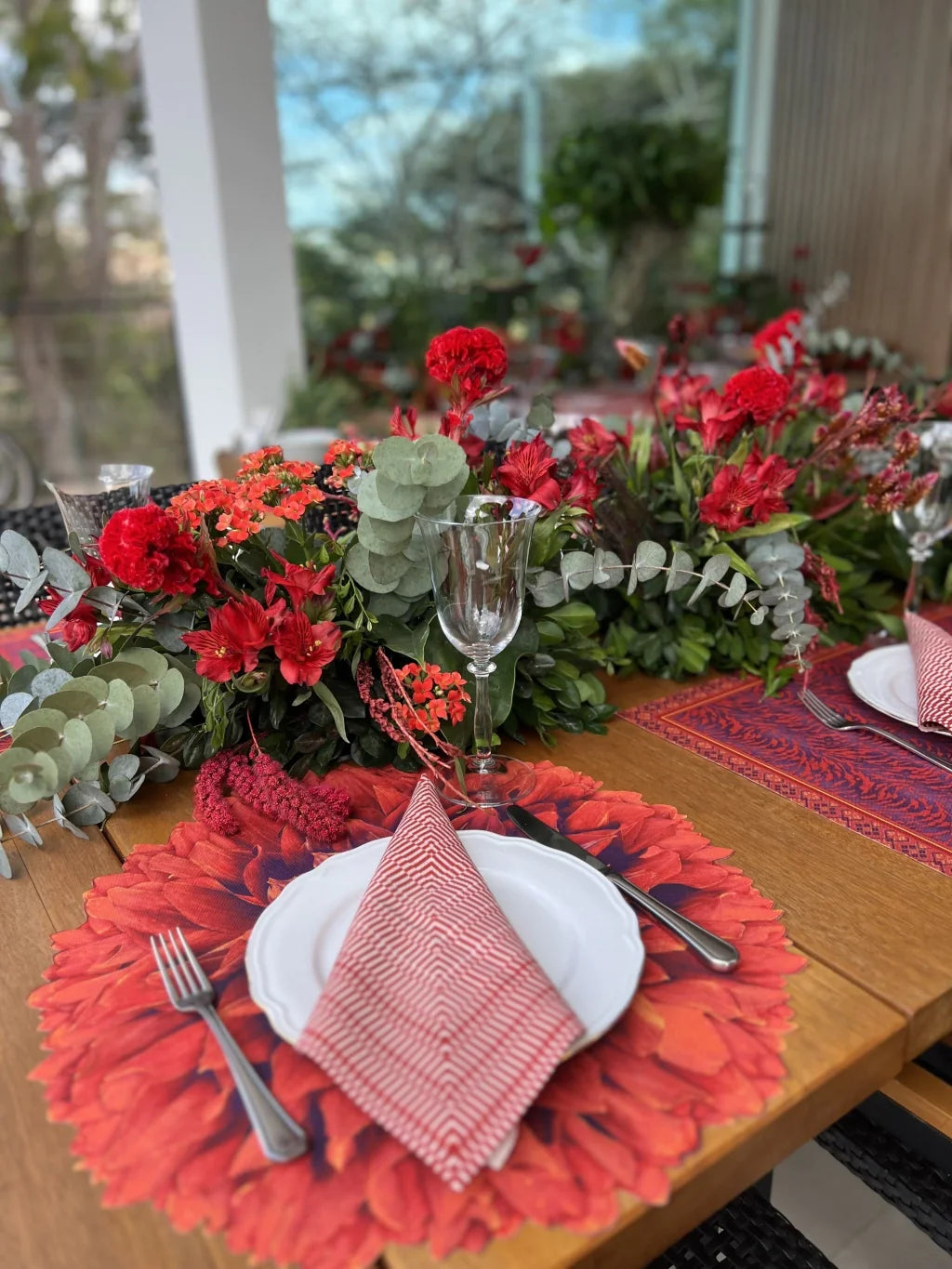 JOGO AMERICANO FLOR DE TECIDO IMPERMEÁVEL - ESTAMPA CRISÂNTEMO LARANJA LA GLORIA