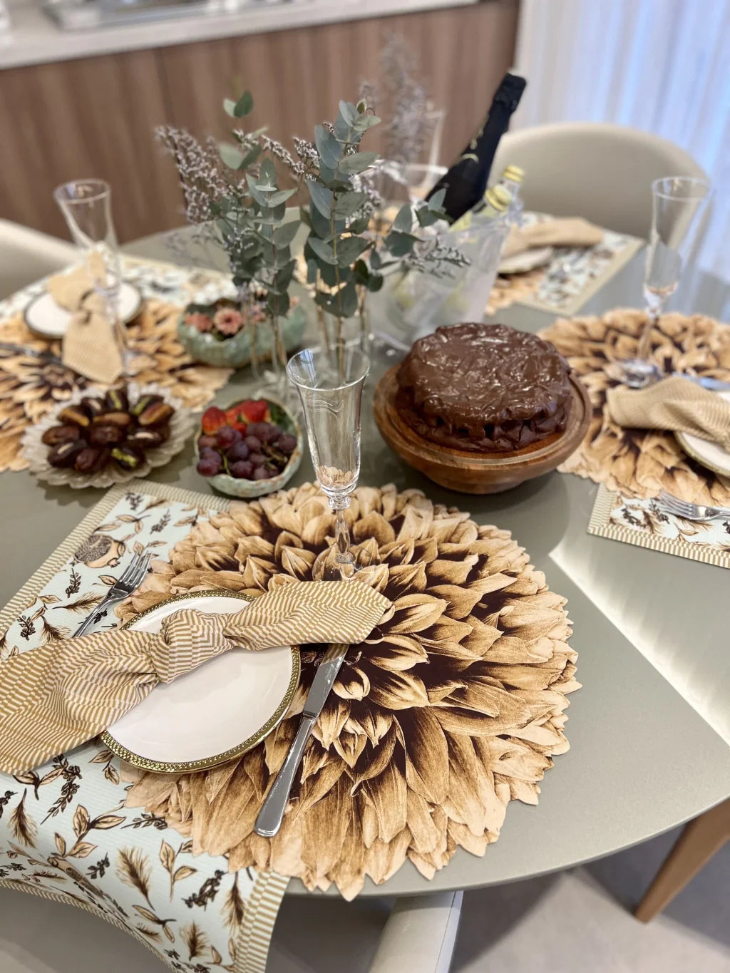 GUARDANAPO DE TECIDO EM LINHO DOURADO COM TOQUE MACIO - FAMÍLIA LA PAZ