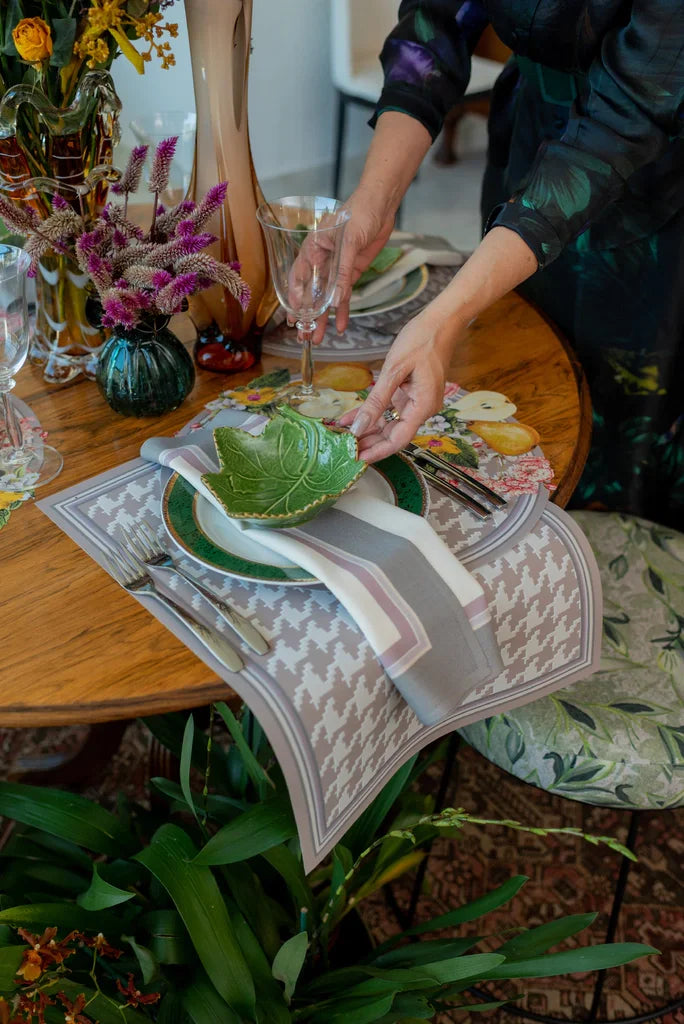 JOGO AMERICANO RETANGULAR DE TECIDO IMPERMEÁVEL - ESTAMPA PIED DE POULE CINZA