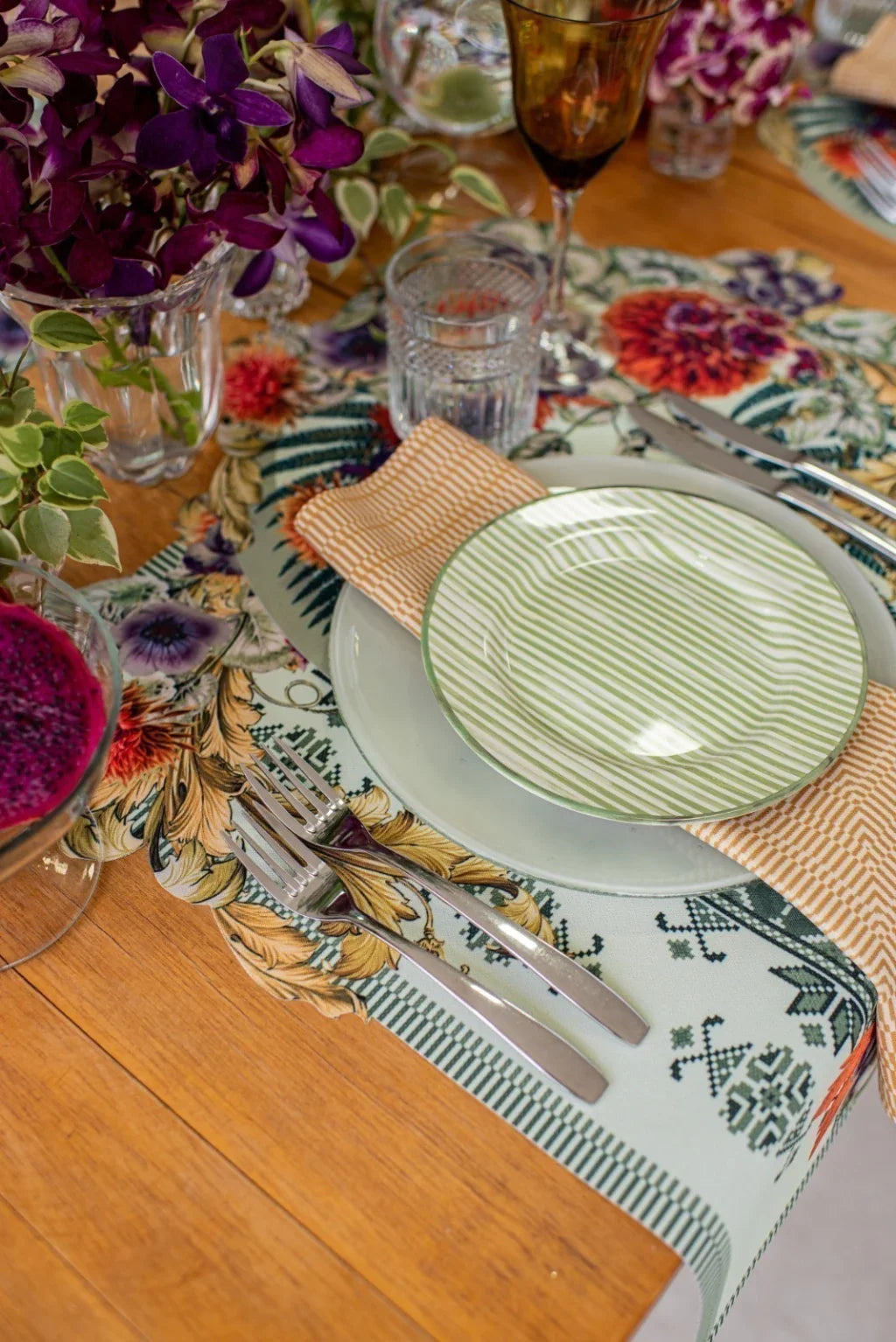 GUARDANAPO DE TECIDO EM LINHO DOURADO COM TOQUE MACIO - FAMÍLIA LA PAZ