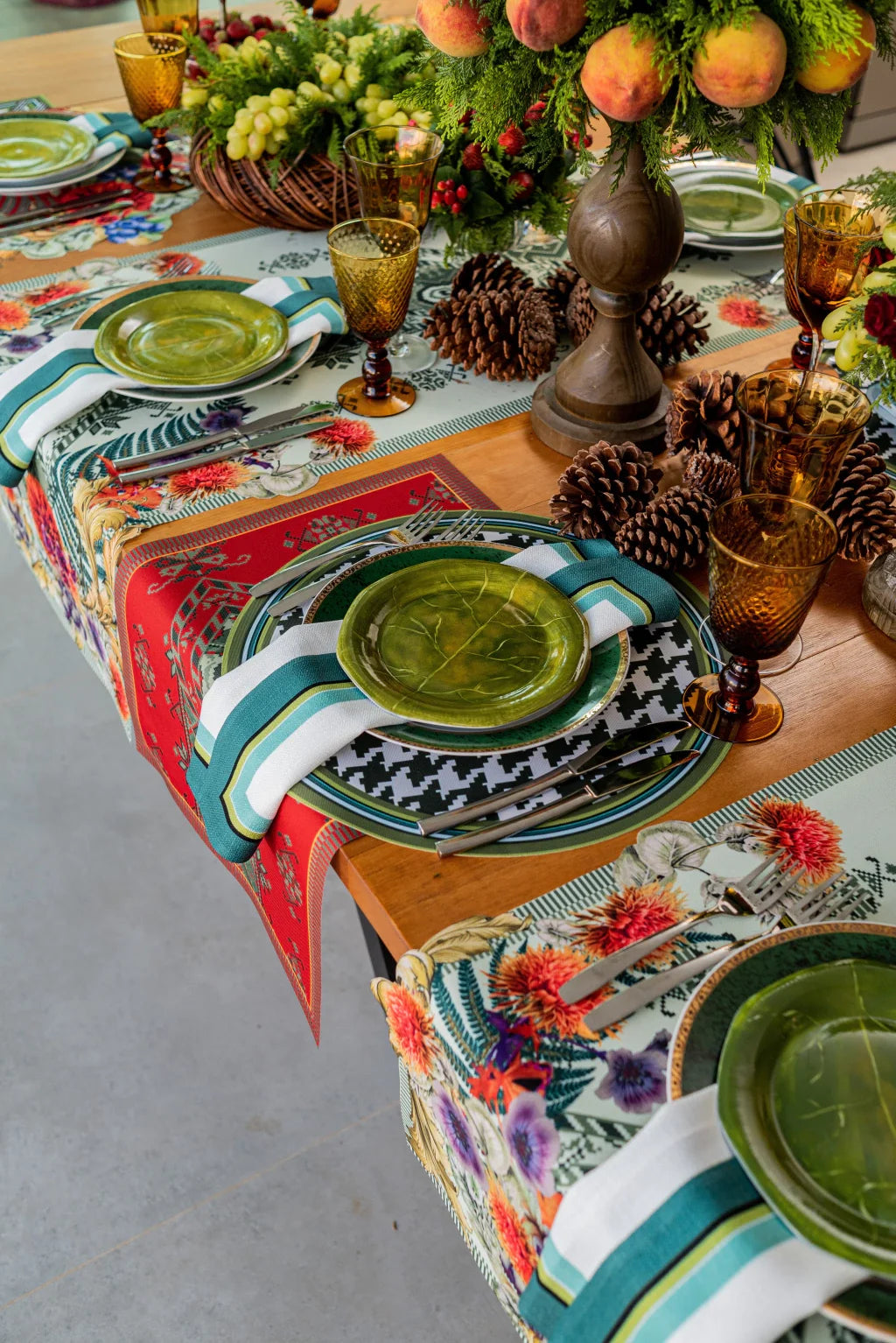 JOGO AMERICANO RETANGULAR DE TECIDO IMPERMEÁVEL - ESTAMPA PONTO CRUZ VERMELHA LA GLORIA