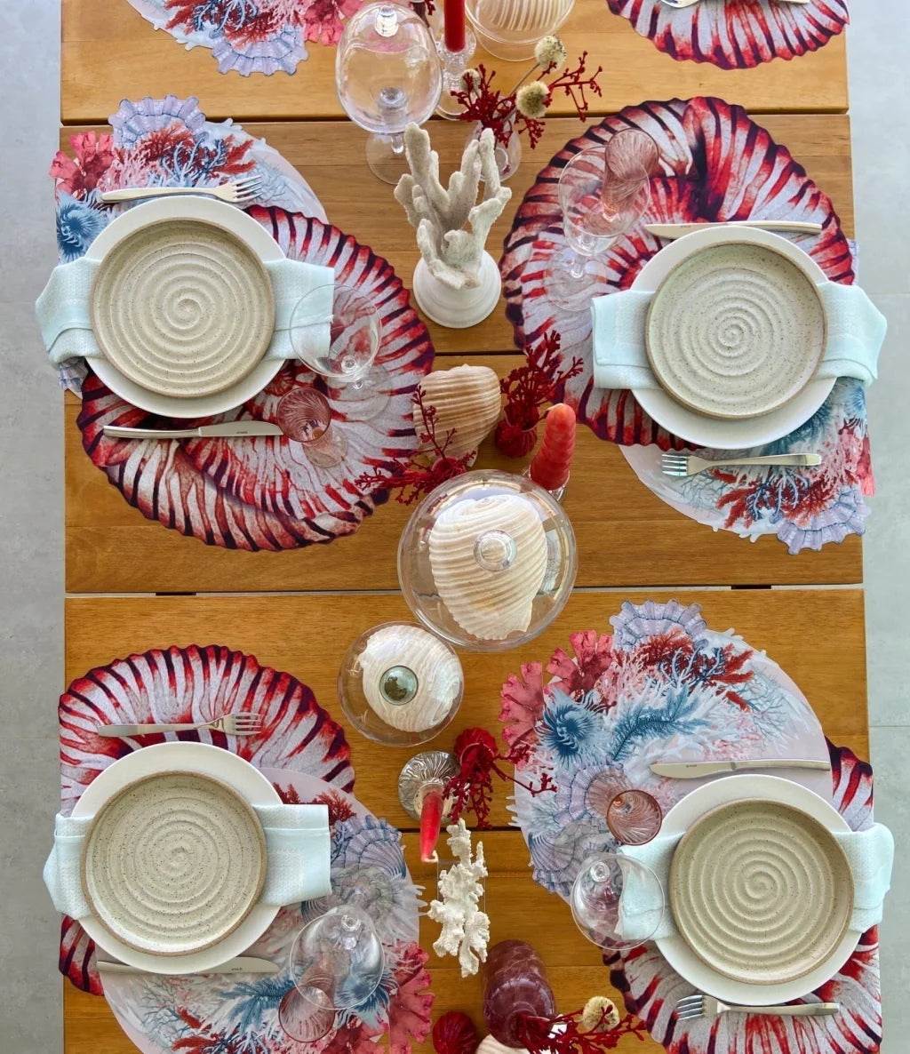 JOGO AMERICANO CONCHA DE TECIDO IMPERMEÁVEL - ESTAMPA VERMELHA MAR