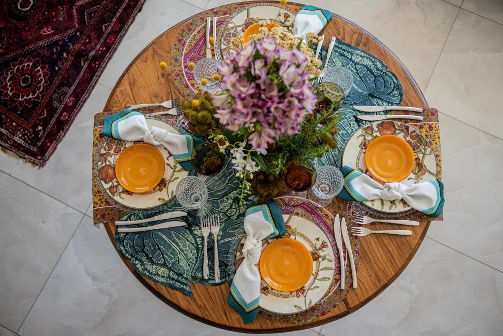 JOGO AMERICANO REDONDO DE TECIDO IMPERMEÁVEL - ESTAMPA CASHMERE AÇAFRÃO 