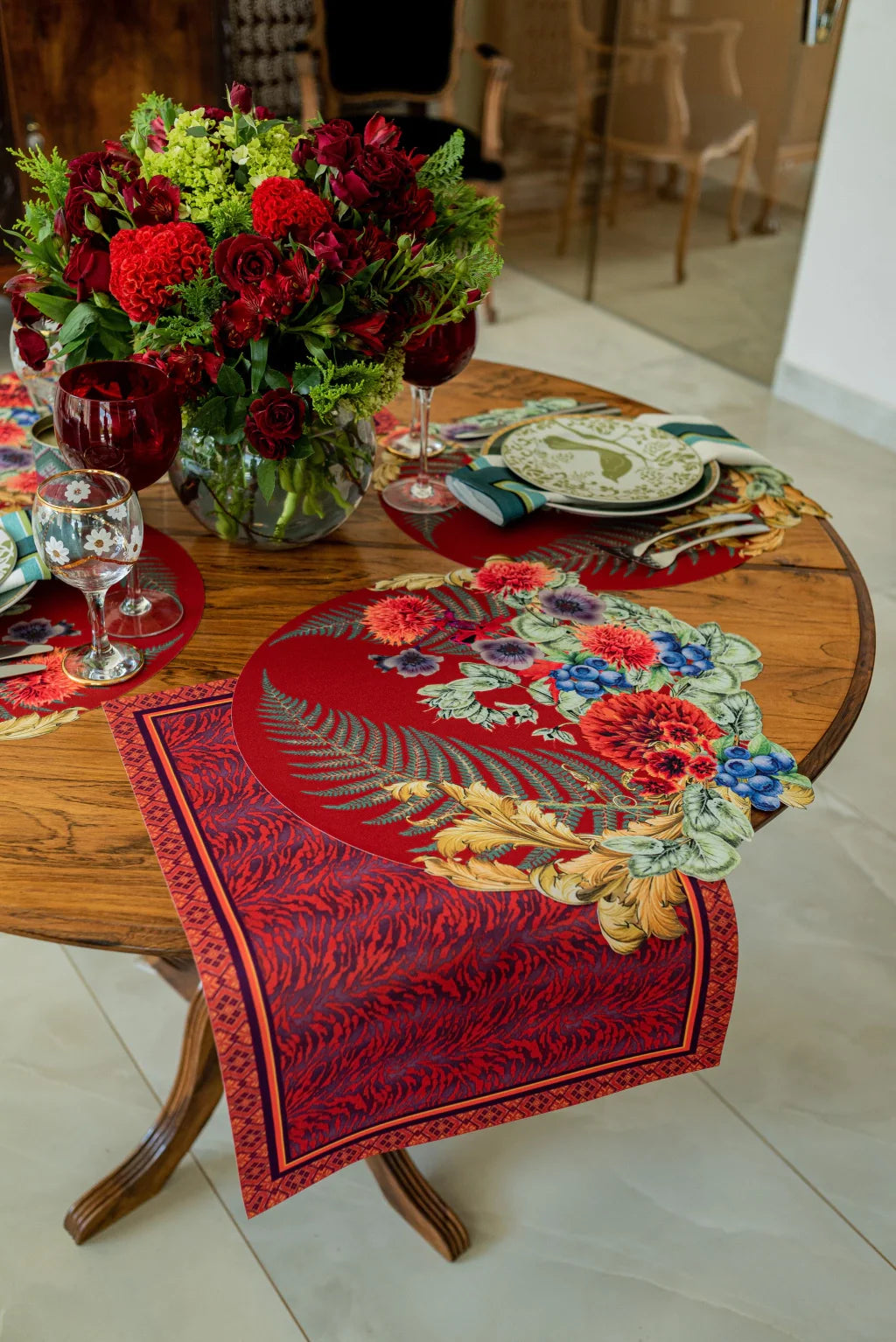 JOGO AMERICANO REDONDO DE TECIDO IMPERMEÁVEL - ESTAMPA LISO VERMELHA LA GLORIA