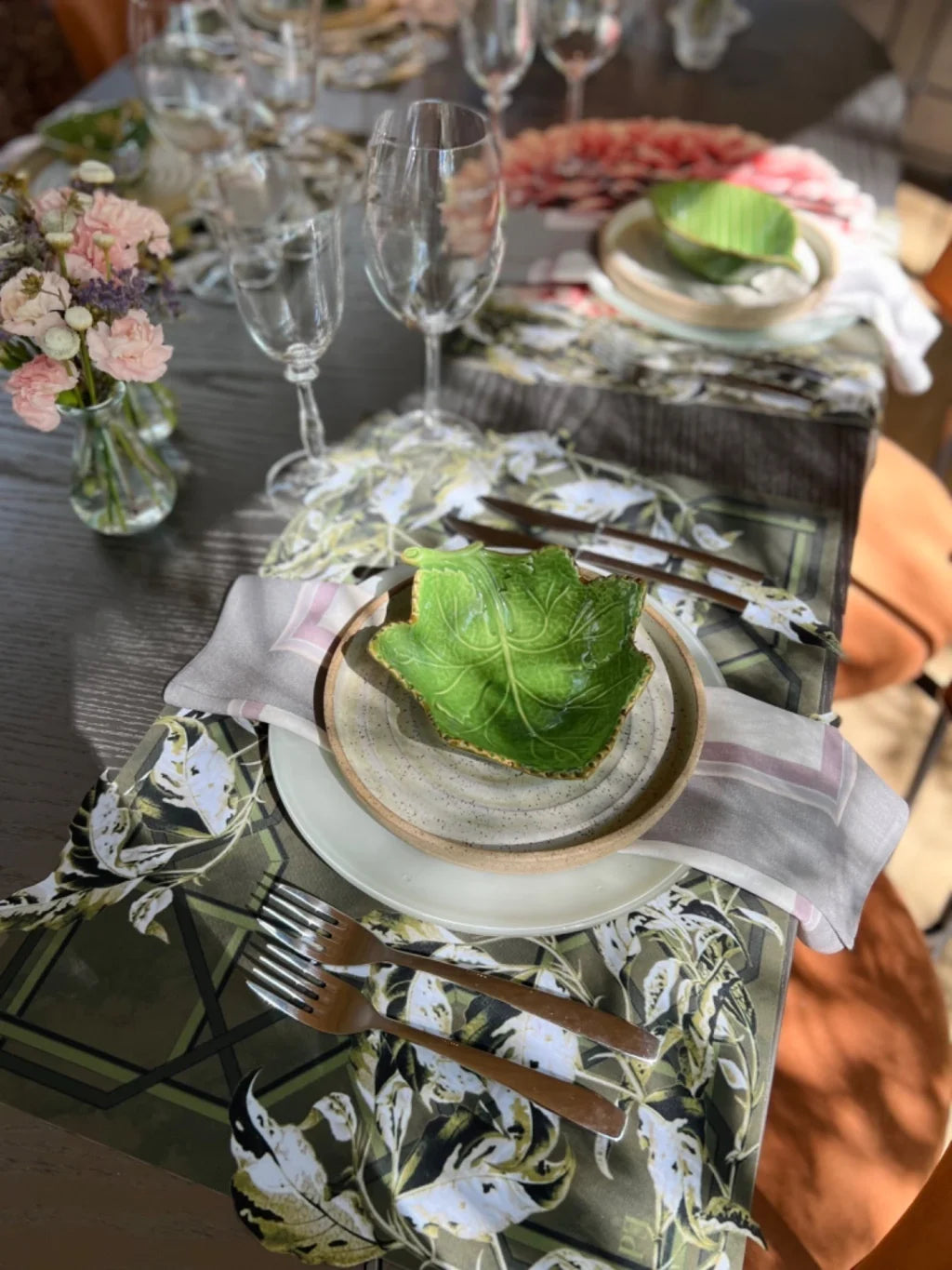 JOGO AMERICANO RETANGULAR DE TECIDO IMPERMEÁVEL - ESTAMPA FOLHAGENS BOSQUE