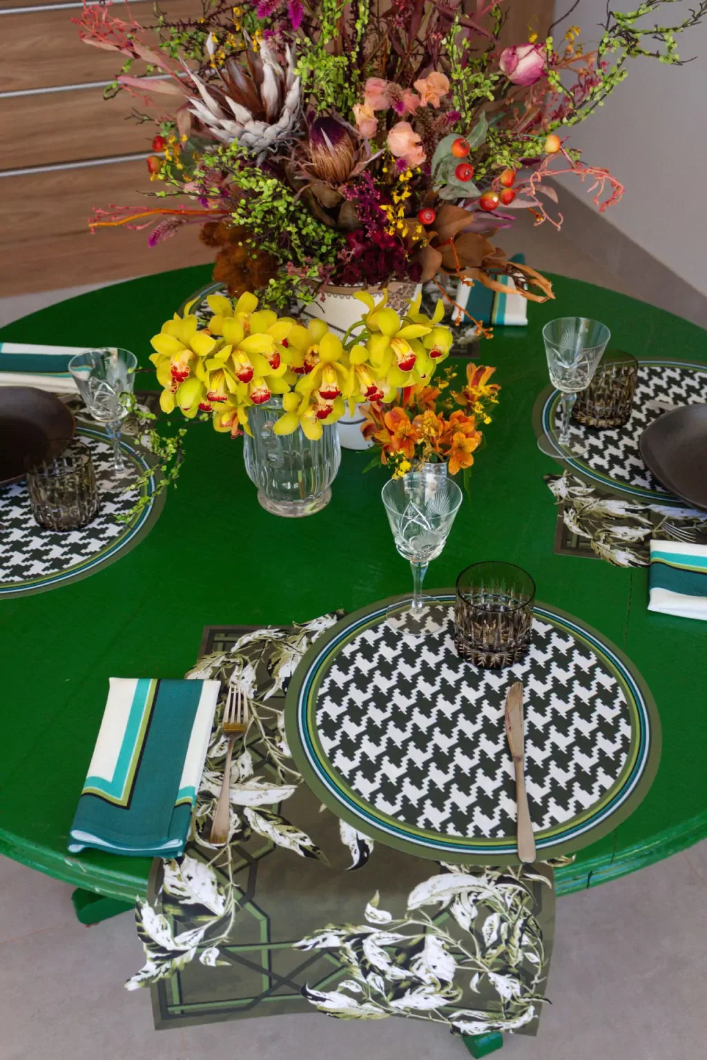 JOGO AMERICANO REDONDO DE TECIDO IMPERMEÁVEL - ESTAMPA PIED DE POULE VERDE