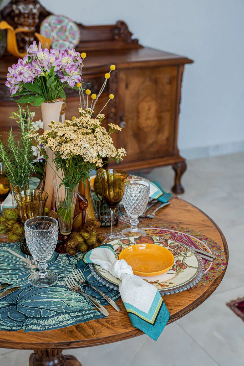 JOGO AMERICANO REDONDO DE TECIDO IMPERMEÁVEL - ESTAMPA CASHMERE AÇAFRÃO 