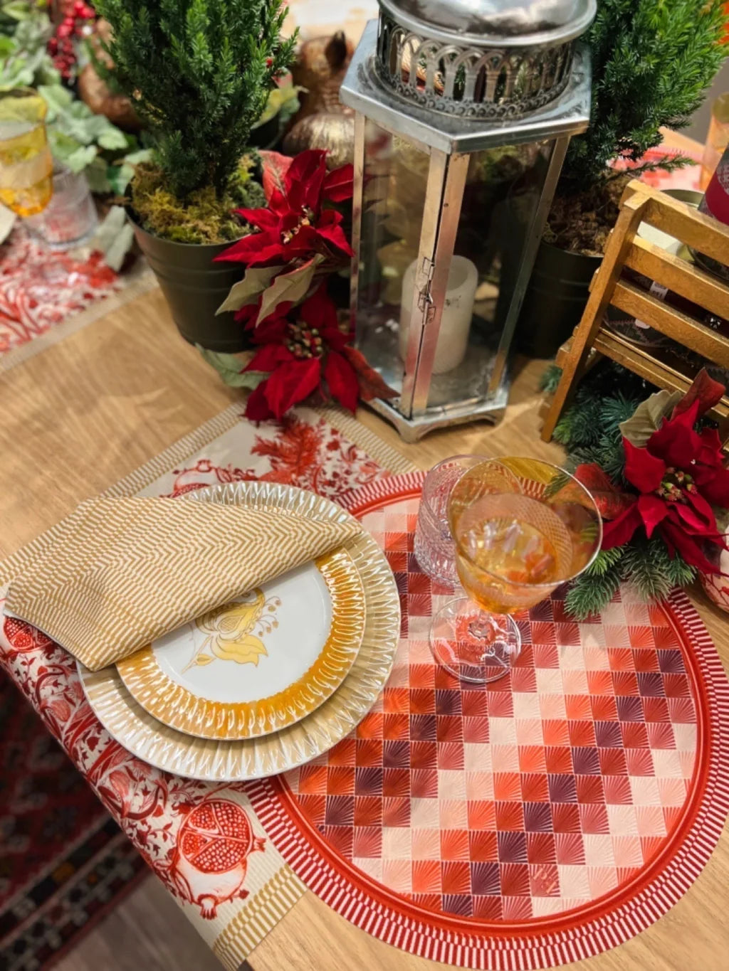 GUARDANAPO DE TECIDO EM LINHO DOURADO COM TOQUE MACIO - FAMÍLIA LA PAZ