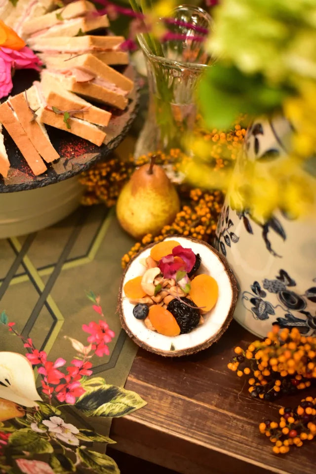 CAMINHO DE MESA VERDE DE TECIDO IMPERMEÁVEL - ESTAMPA GRADEADO FOLHAGENS FAMÍLIA EL BOSQUE