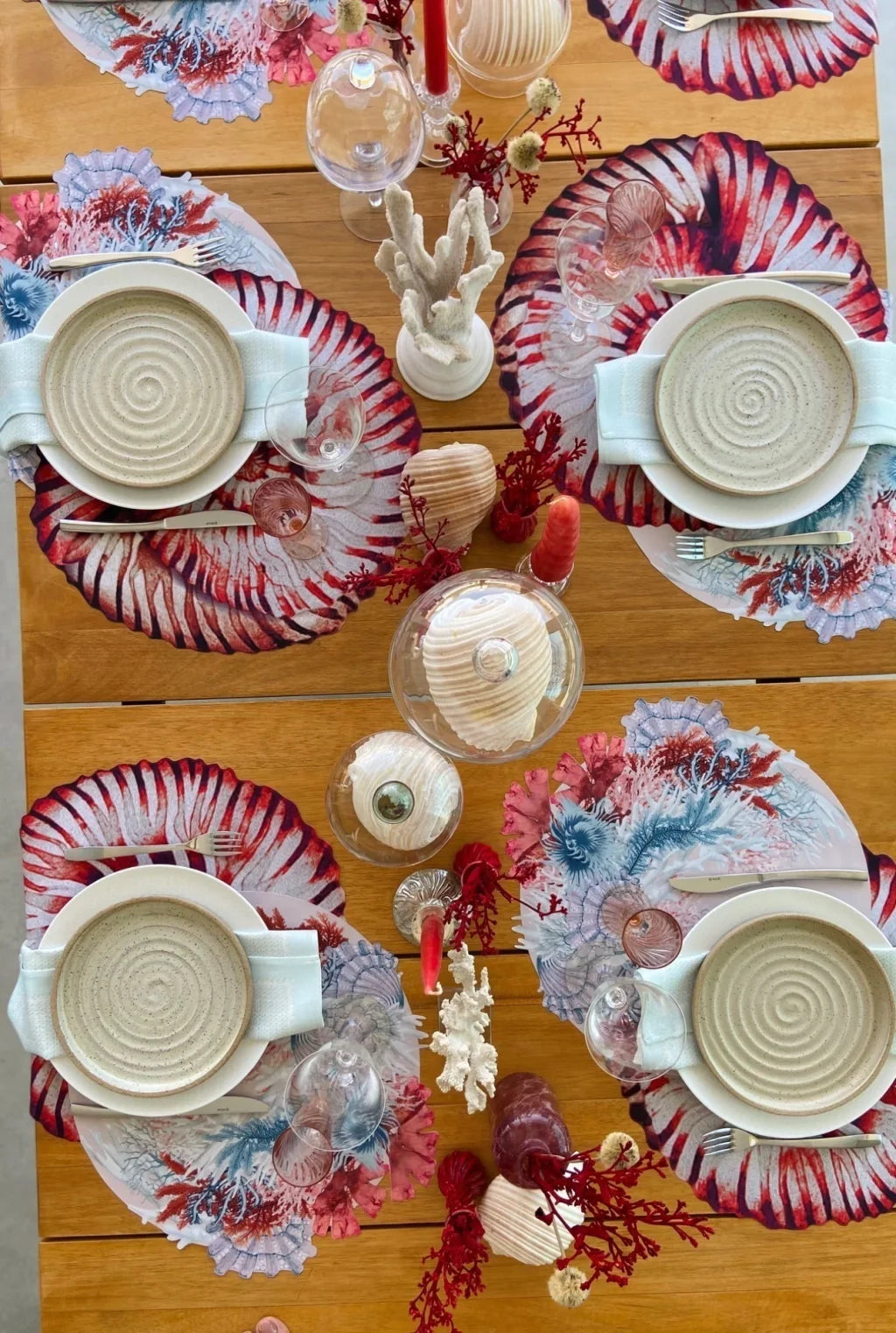 JOGO AMERICANO REDONDO DE TECIDO IMPERMEÁVEL - ESTAMPA CORAL LISO MAR