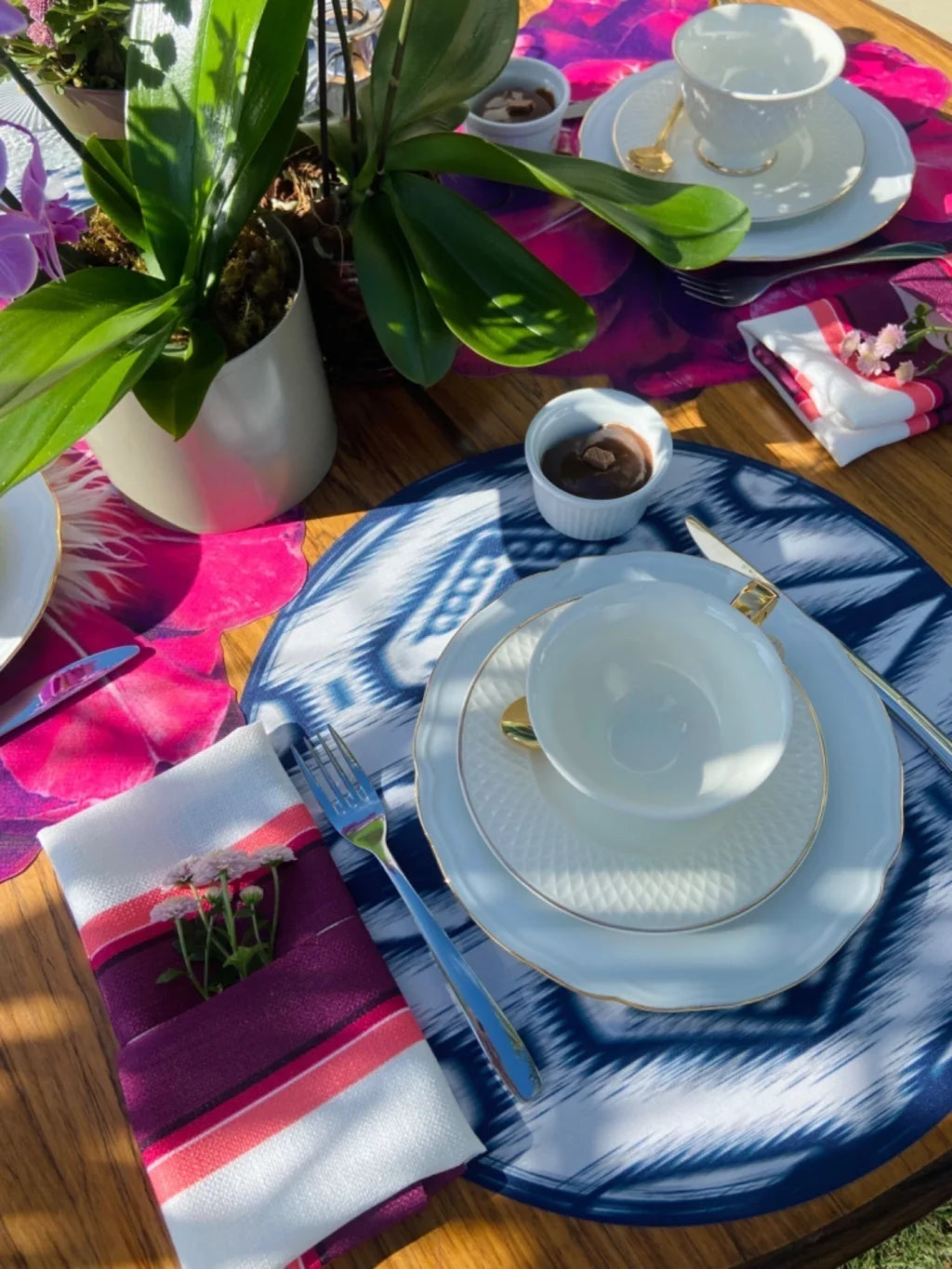 JOGO AMERICANO REDONDO DE TECIDO IMPERMEÁVEL - ESTAMPA IKAT AZUL