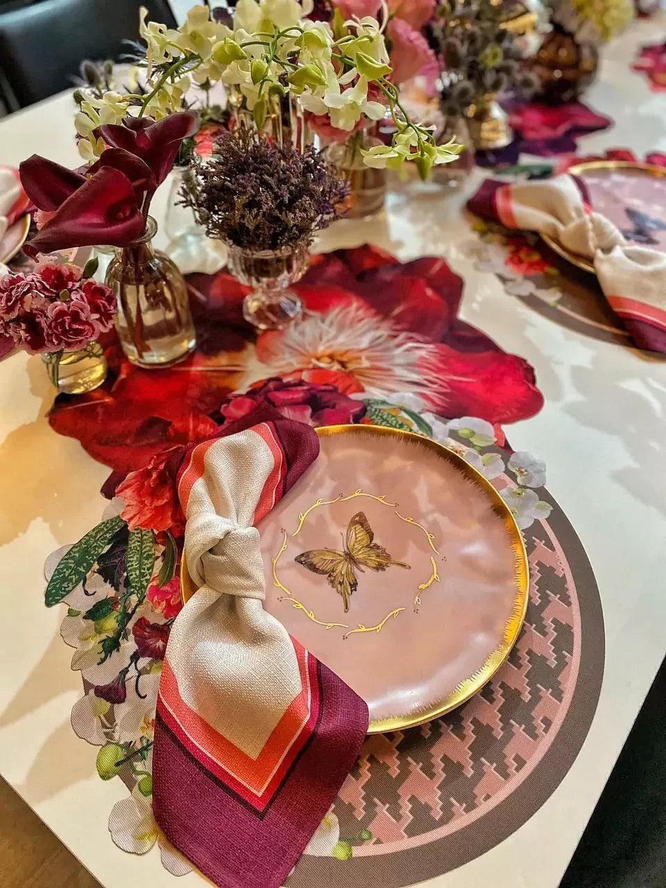 JOGO AMERICANO REDONDO DE TECIDO IMPERMEÁVEL - ESTAMPA PIED DE POULE ROSA