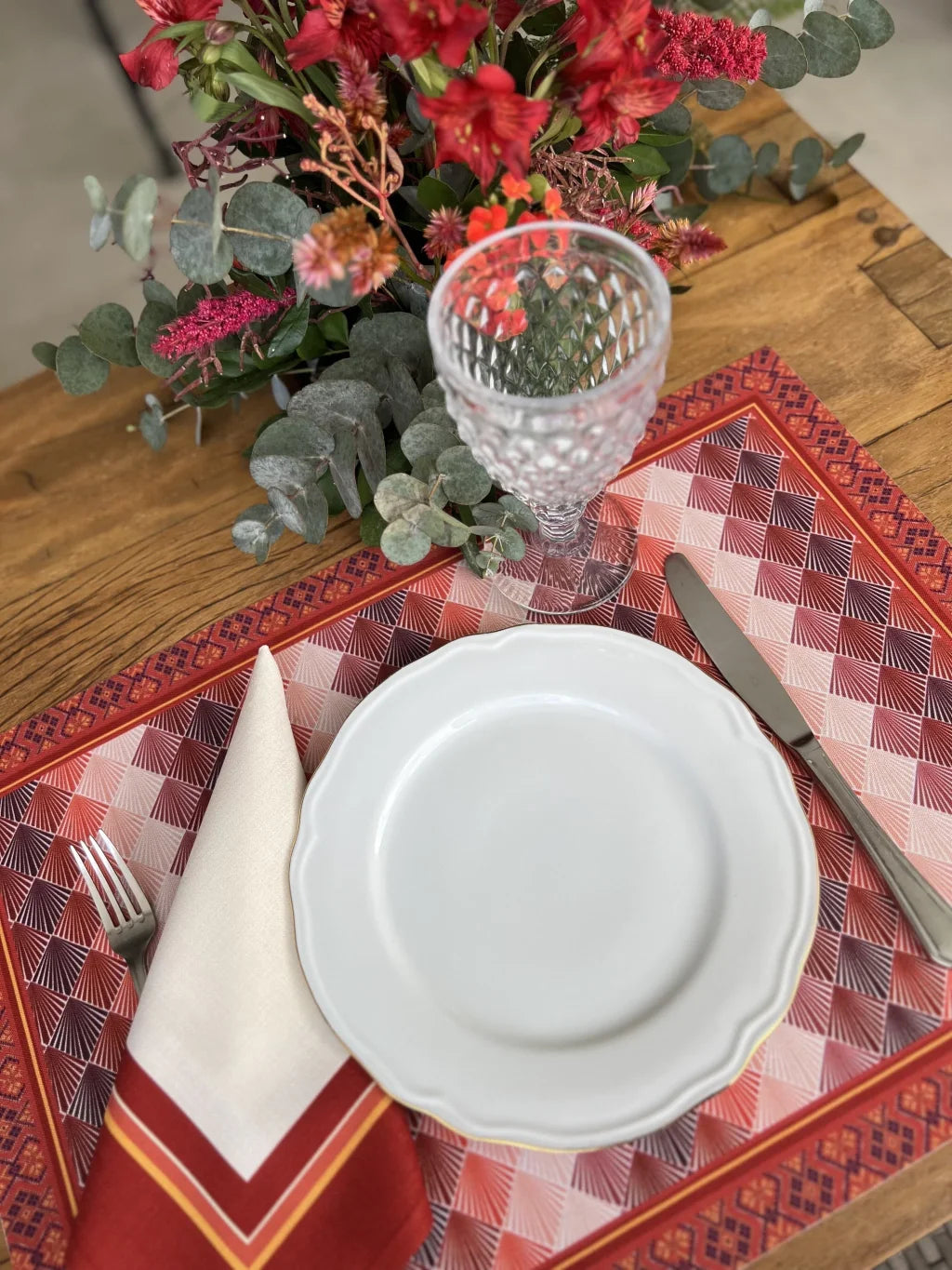 JOGO AMERICANO RETANGULAR DE TECIDO IMPERMEÁVEL - ESTAMPA ORIENTAL VERMELHA LA GLORIA