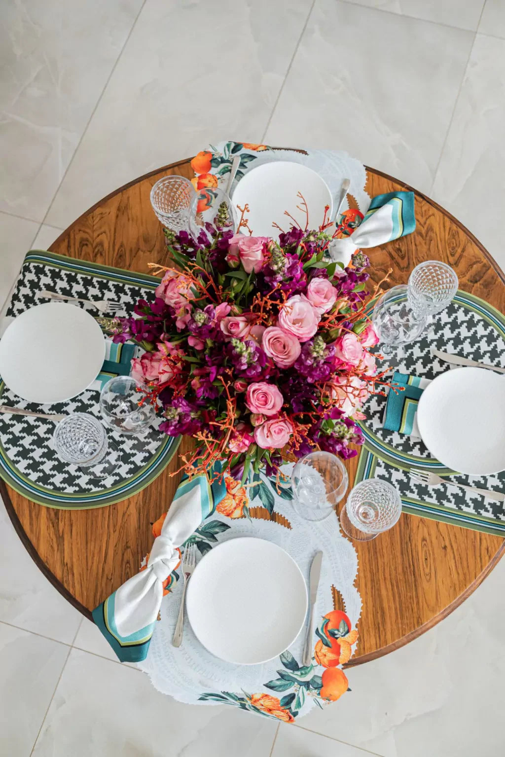 JOGO AMERICANO OVAL DE TECIDO IMPERMEÁVEL - ESTAMPA RENDA RENASCENÇA