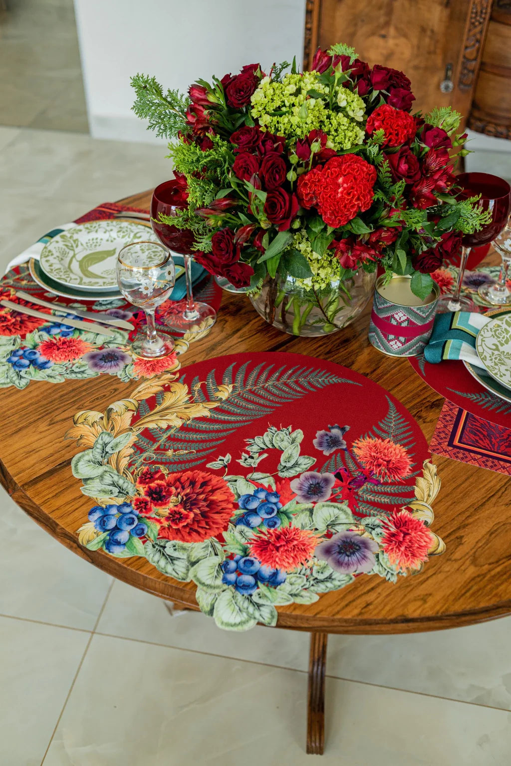 JOGO AMERICANO REDONDO DE TECIDO IMPERMEÁVEL - ESTAMPA LISO VERMELHA LA GLORIA