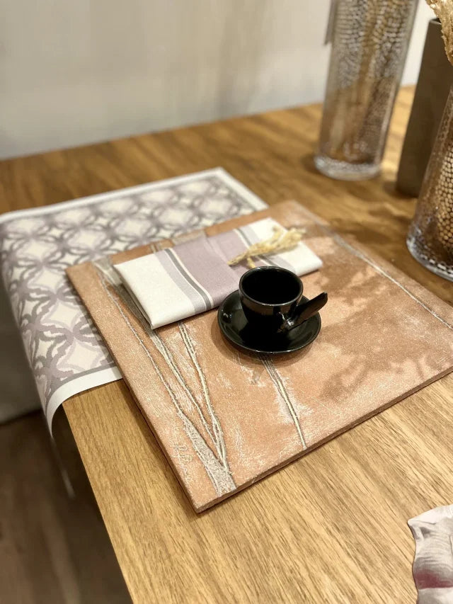 JOGO AMERICANO RETANGULAR DE TECIDO IMPERMEÁVEL - ESTAMPA MARROQUINA CINZA