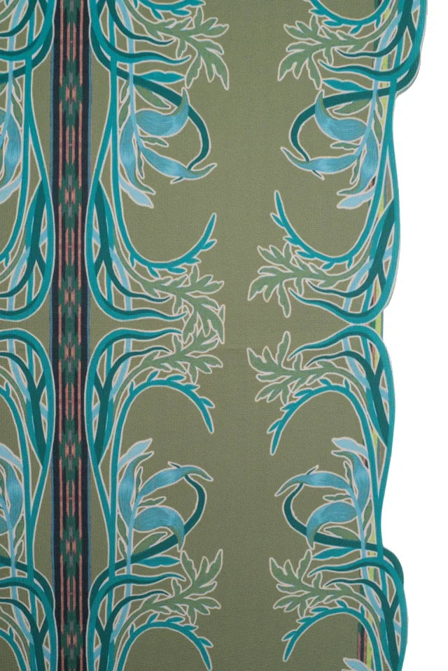 CAMINHO DE MESA VERDE DE TECIDO IMPERMEÁVEL - ESTAMPA FAMÍLIA LA FUENTE