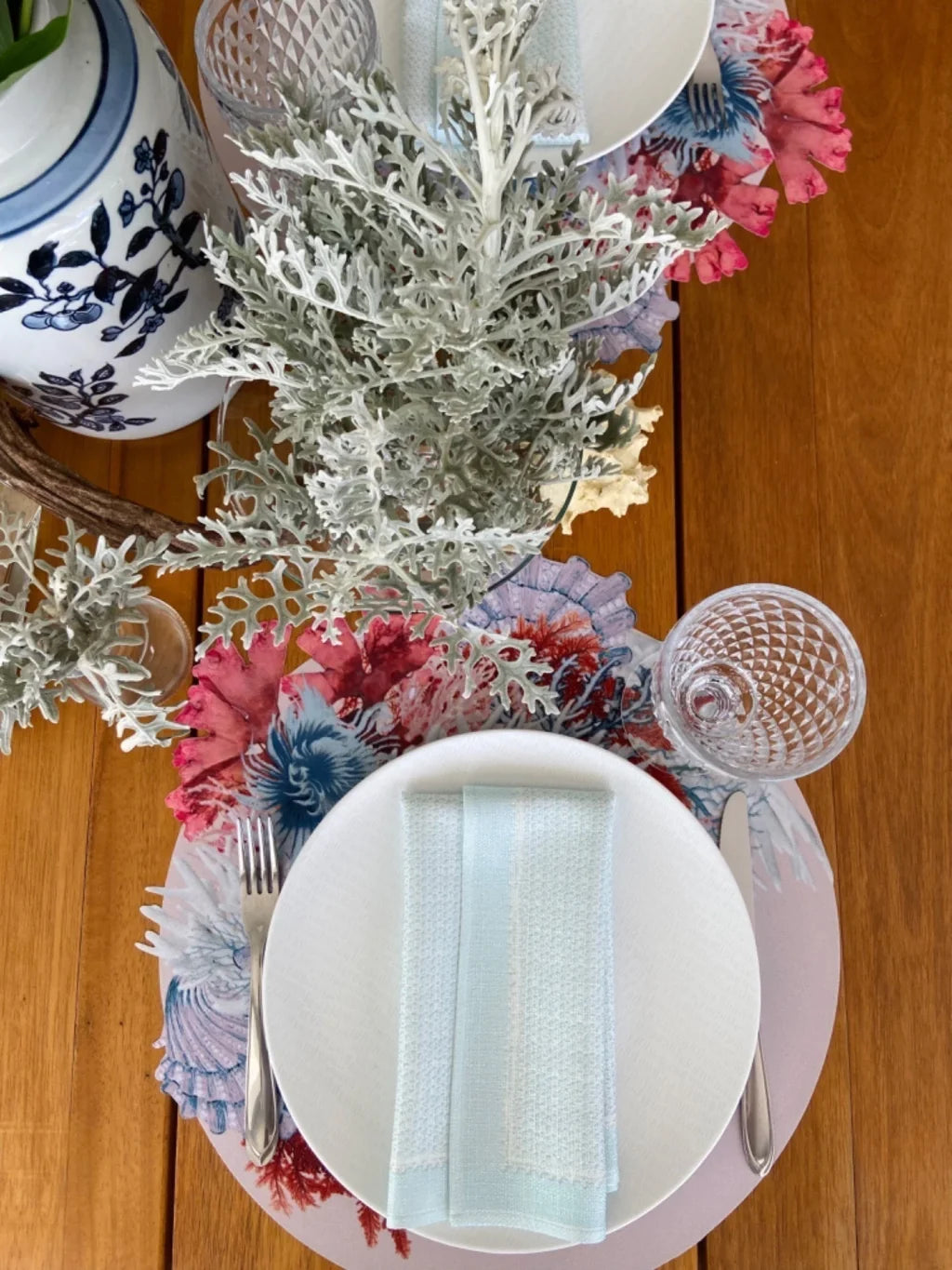 JOGO AMERICANO REDONDO DE TECIDO IMPERMEÁVEL - ESTAMPA CORAL LISO MAR