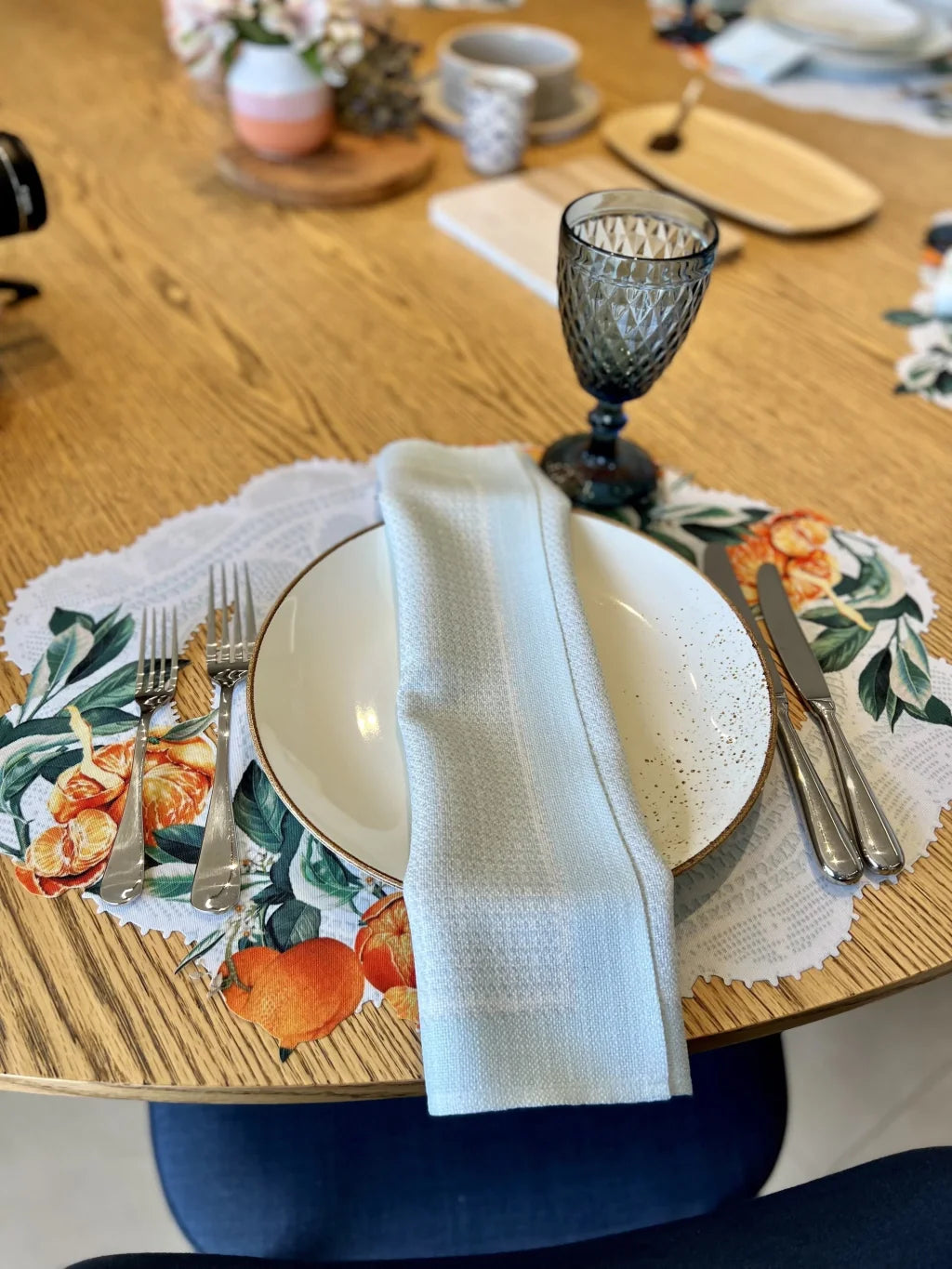 JOGO AMERICANO OVAL DE TECIDO IMPERMEÁVEL - ESTAMPA RENDA RENASCENÇA