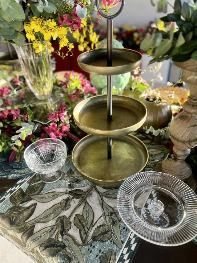 CAMINHO DE MESA VERDE DE TECIDO IMPERMEÁVEL - ESTAMPA FOLHAGENS FAMÍLIA EL CAMPO