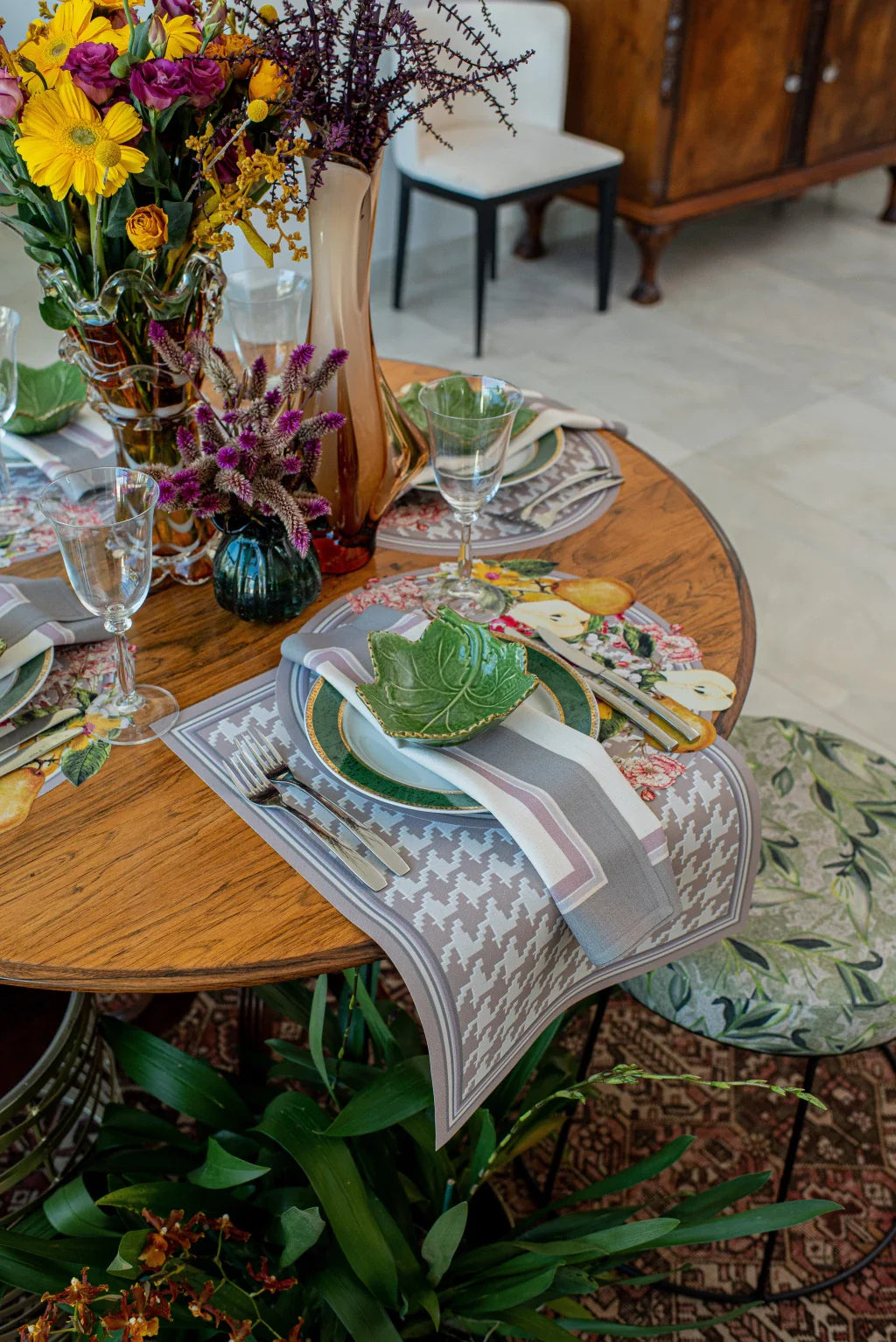 GUARDANAPO DE TECIDO EM LINHO CINZA COM TOQUE MACIO - FAMÍLIA EL BOSQUE