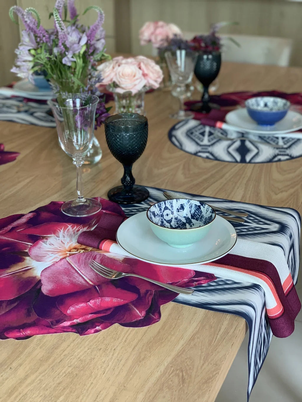 JOGO AMERICANO RETANGULAR DE TECIDO IMPERMEÁVEL - ESTAMPA IKAT AZUL