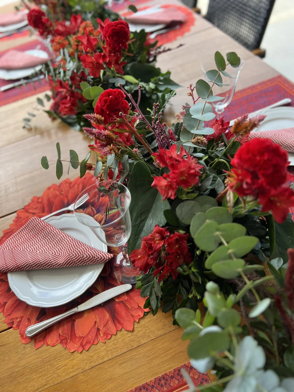 JOGO AMERICANO FLOR DE TECIDO IMPERMEÁVEL - ESTAMPA CRISÂNTEMO LARANJA LA GLORIA