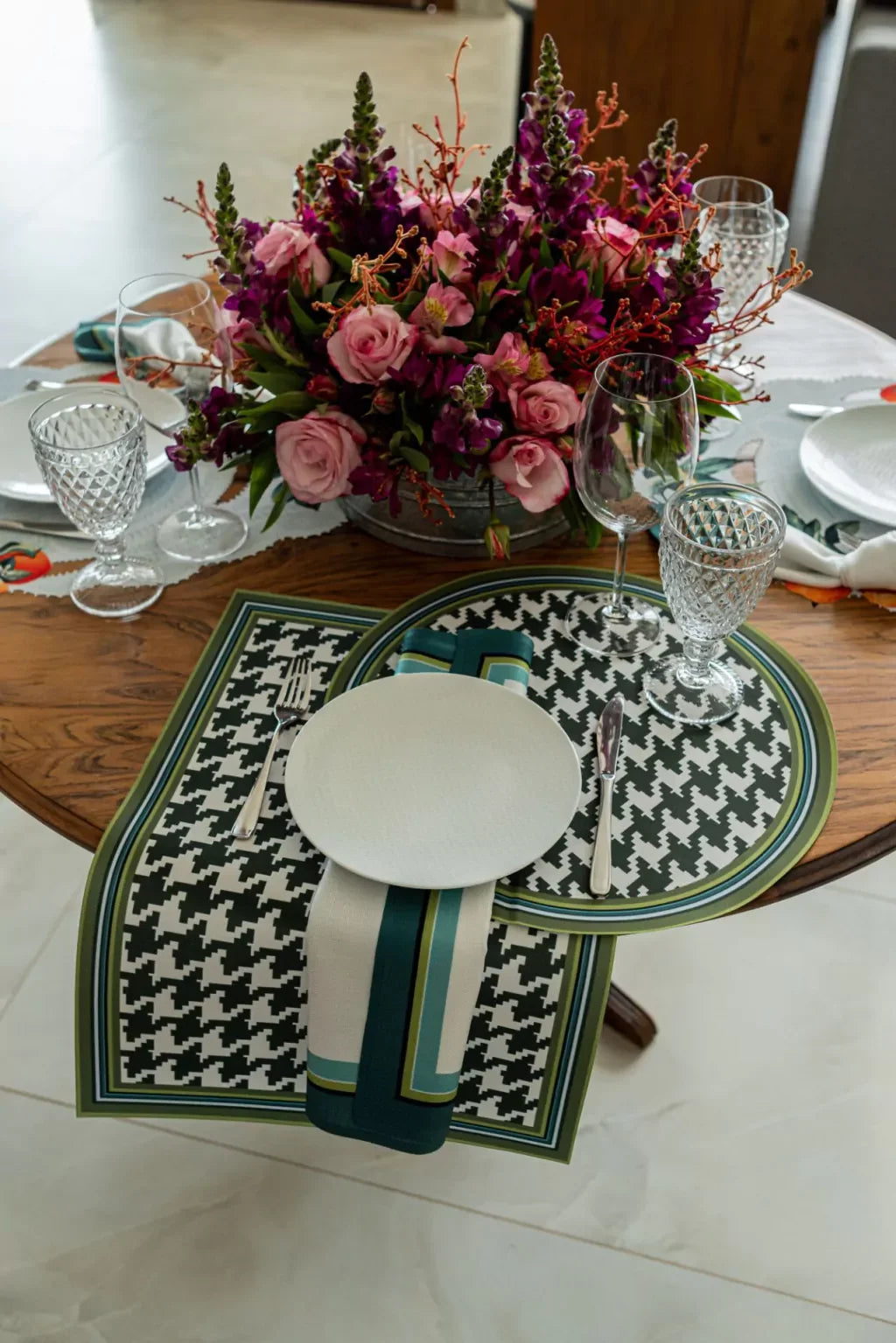 JOGO AMERICANO RETANGULAR DE TECIDO IMPERMEÁVEL - ESTAMPA PIED DE POULE VERDE