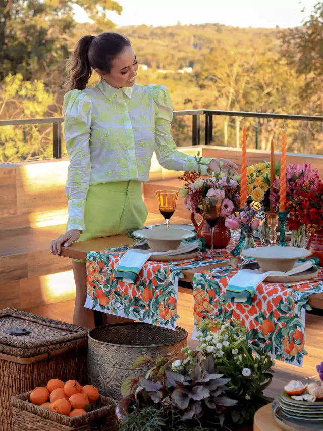 CAMINHO DE MESA LARANJA DE TECIDO IMPERMEÁVEL - ESTAMPA MARROQUINA FAMÍLIA LA MANDARINA