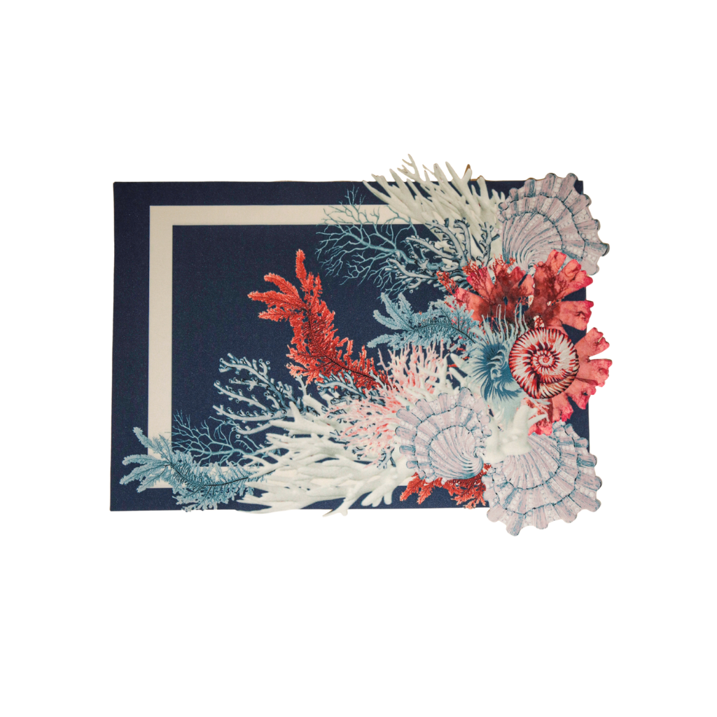 JOGO AMERICANO RETANGULAR DE TECIDO IMPERMEÁVEL - ESTAMPA CORAL AZUL LISO MAR