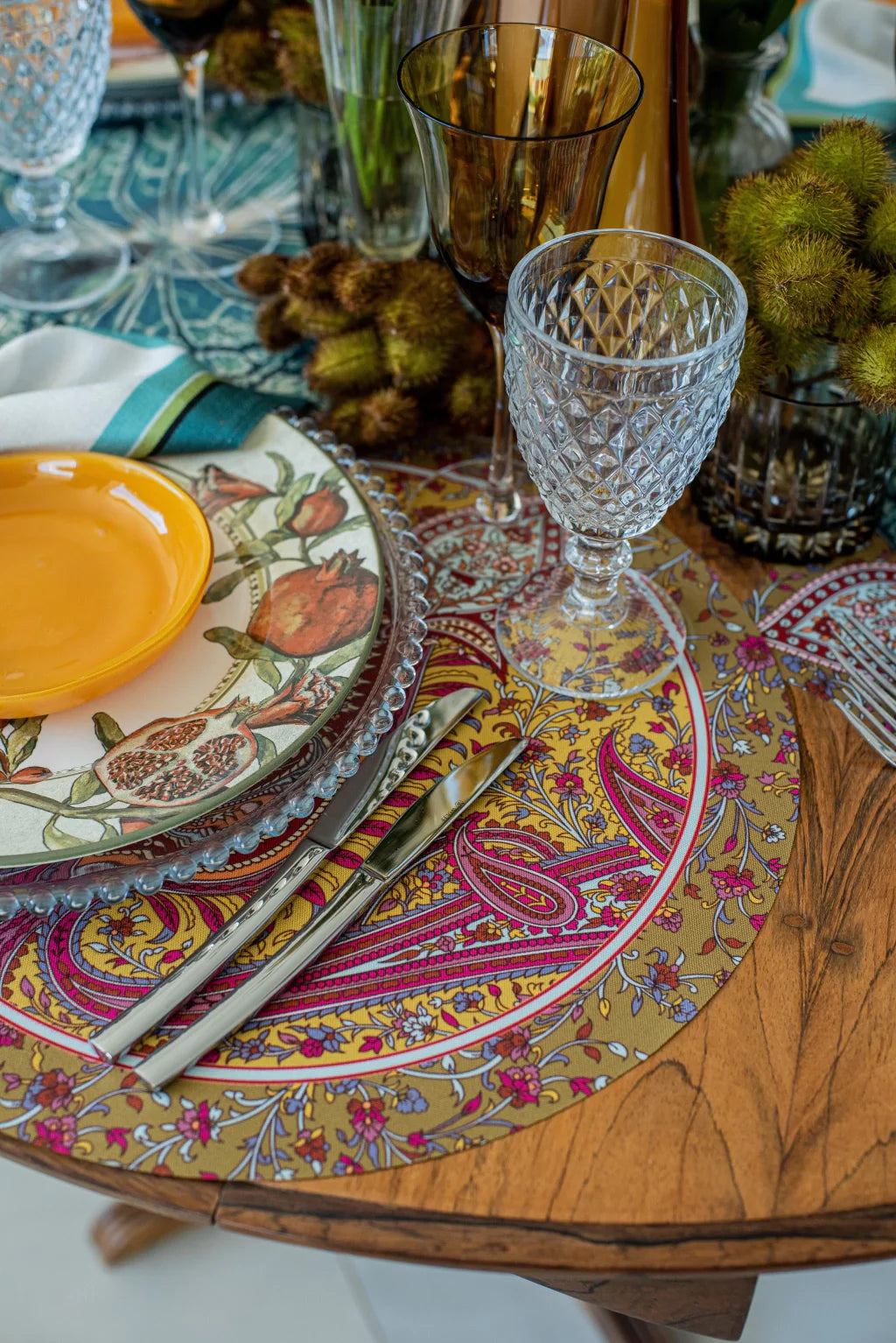 JOGO AMERICANO REDONDO DE TECIDO IMPERMEÁVEL - ESTAMPA CASHMERE AÇAFRÃO 