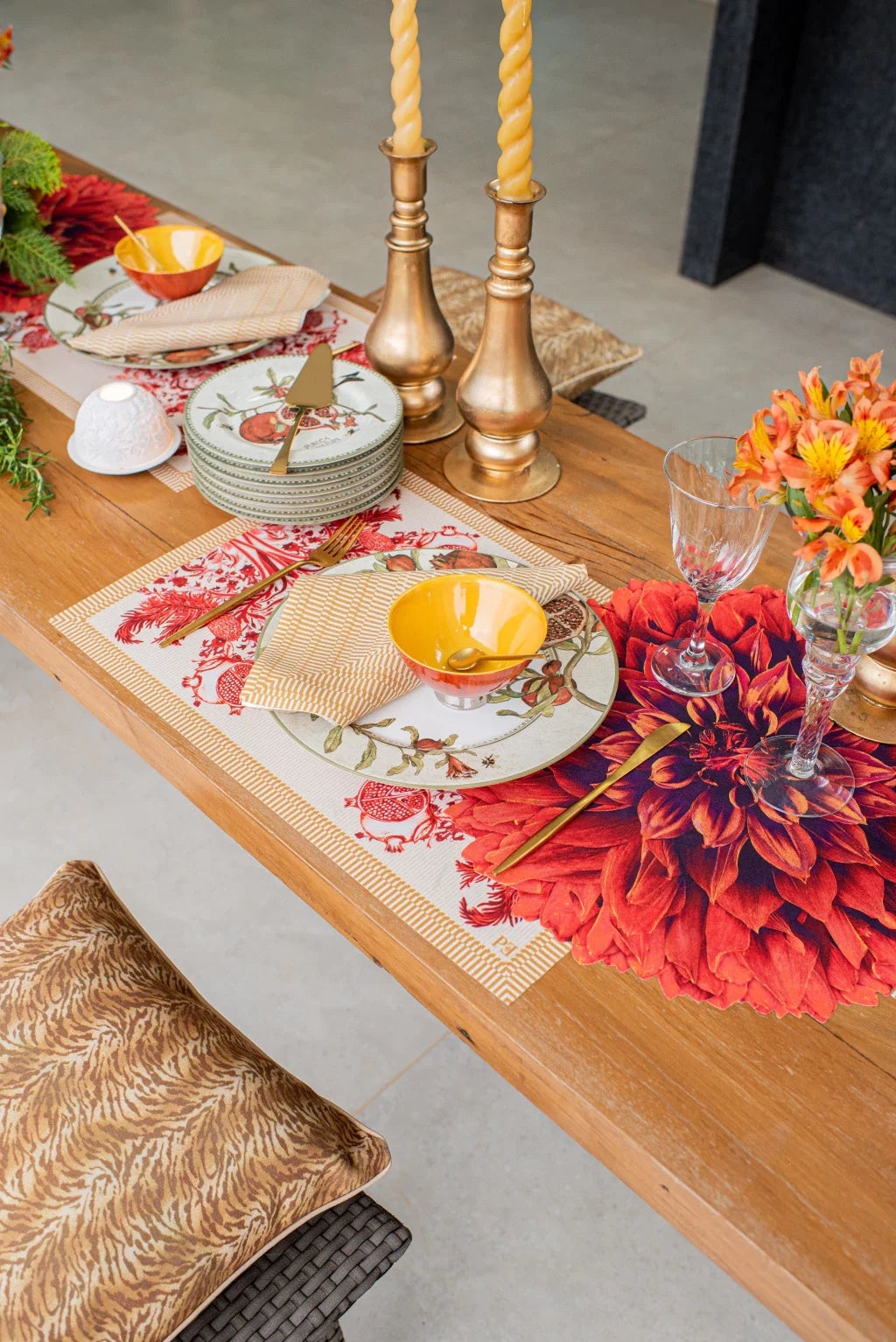 JOGO AMERICANO FLOR DE TECIDO IMPERMEÁVEL - ESTAMPA CRISÂNTEMO LARANJA LA GLORIA