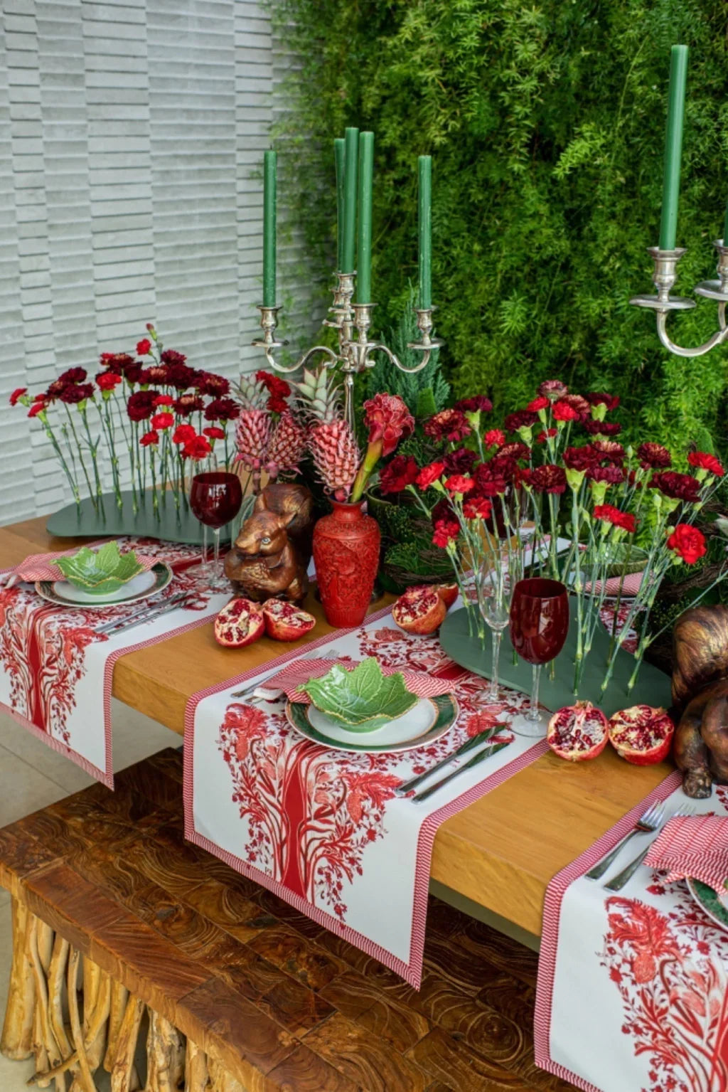 GUARDANAPO DE TECIDO EM LINHO VERMELHO COM TOQUE MACIO - FAMÍLIA LA PAZ