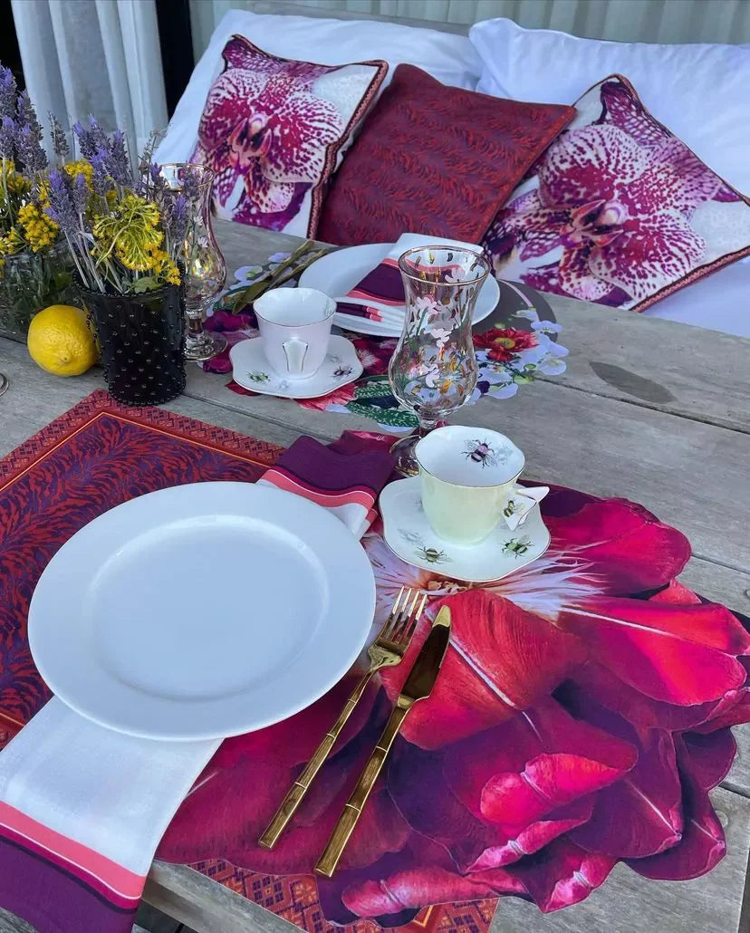 JOGO AMERICANO RETANGULAR DE TECIDO IMPERMEÁVEL - ESTAMPA ZEBRA VERMELHA LA GLORIA