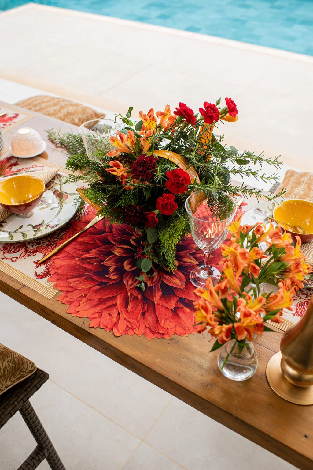 JOGO AMERICANO FLOR DE TECIDO IMPERMEÁVEL - ESTAMPA CRISÂNTEMO LARANJA LA GLORIA