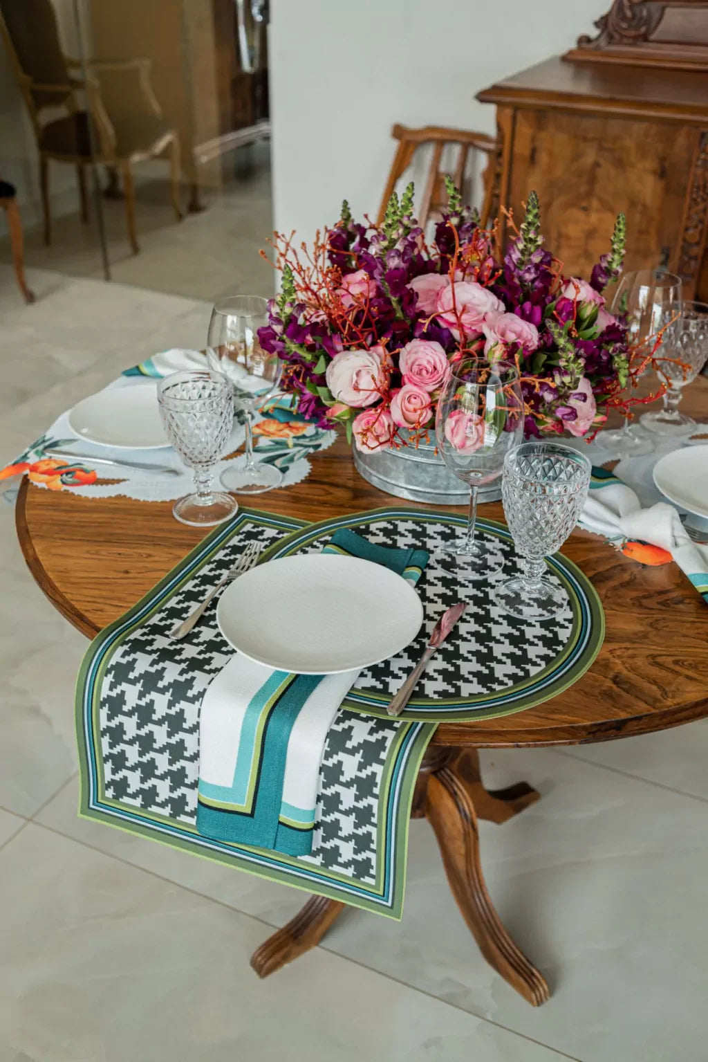 JOGO AMERICANO REDONDO DE TECIDO IMPERMEÁVEL - ESTAMPA PIED DE POULE VERDE