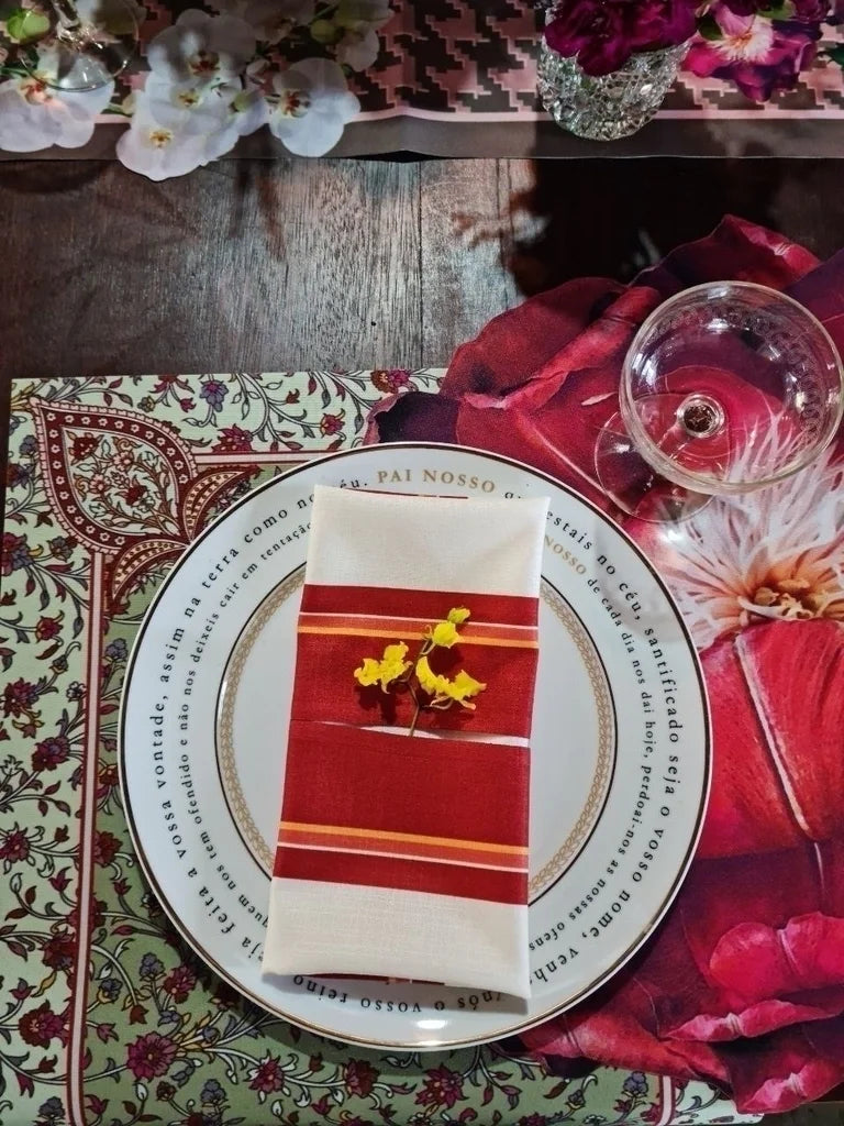 GUARDANAPO DE TECIDO EM LINHO VERMELHO COM TOQUE MACIO - FAMÍLIA LA GLORIA