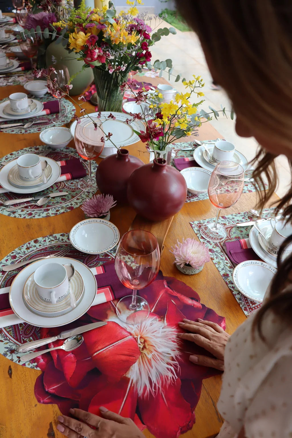 JOGO AMERICANO FLOR VIDA DE TECIDO IMPERMEÁVEL - ESTAMPA VERMELHA